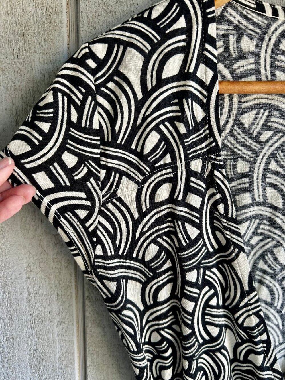 Banana Republic Short Sleeved Silk Blend Black & White Print Wrap Dress Size M - Picture 5 of 10